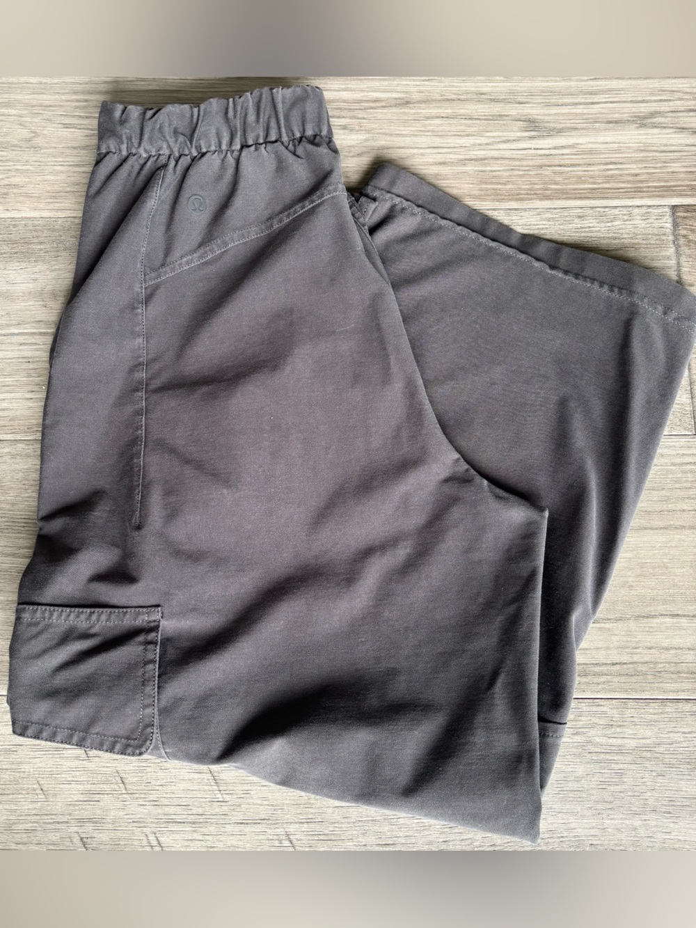 Lululemon Light Utilitech Cargo Pocket High-Rise Crop Size 26 - Picture 11 of 11